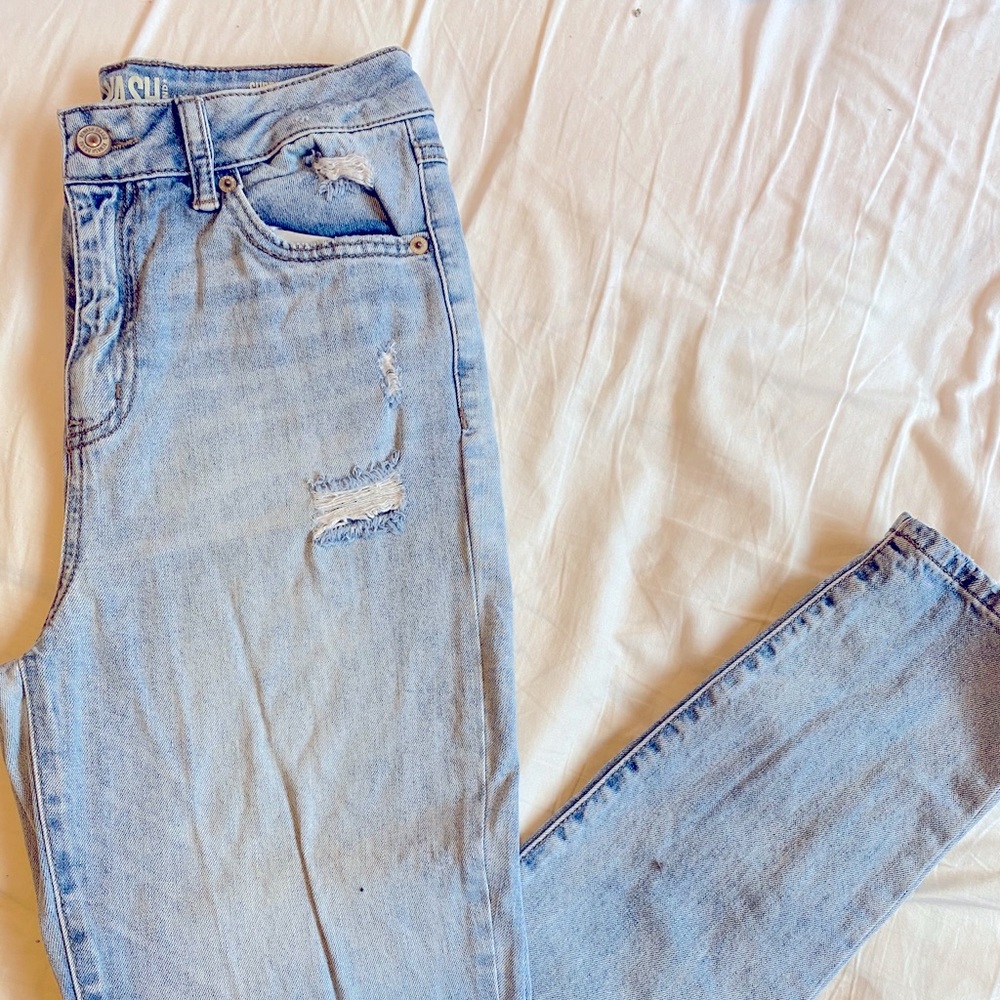 Light wash distressed high waisted jeans